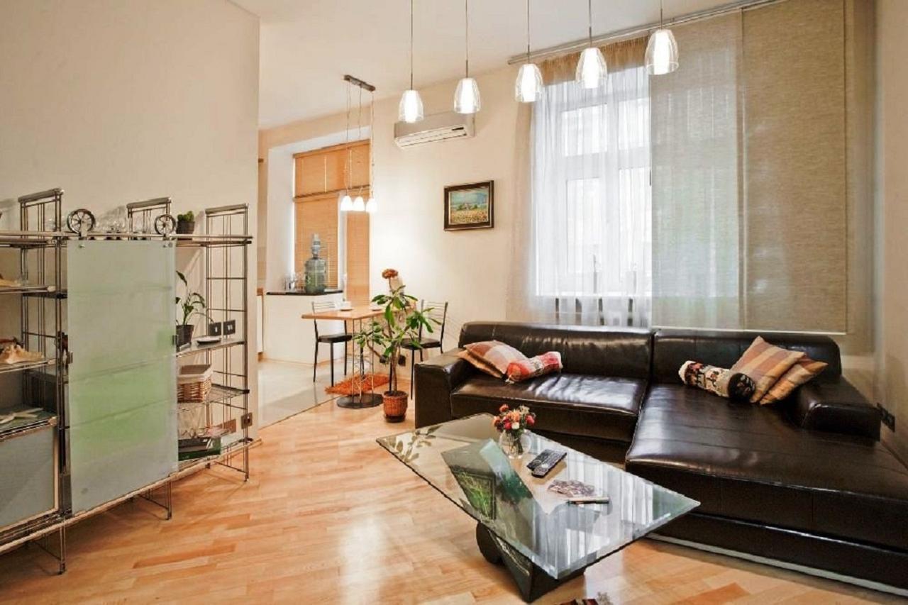 Apartment In The Historic Centre Internatsionalnaya Minsk Buitenkant foto